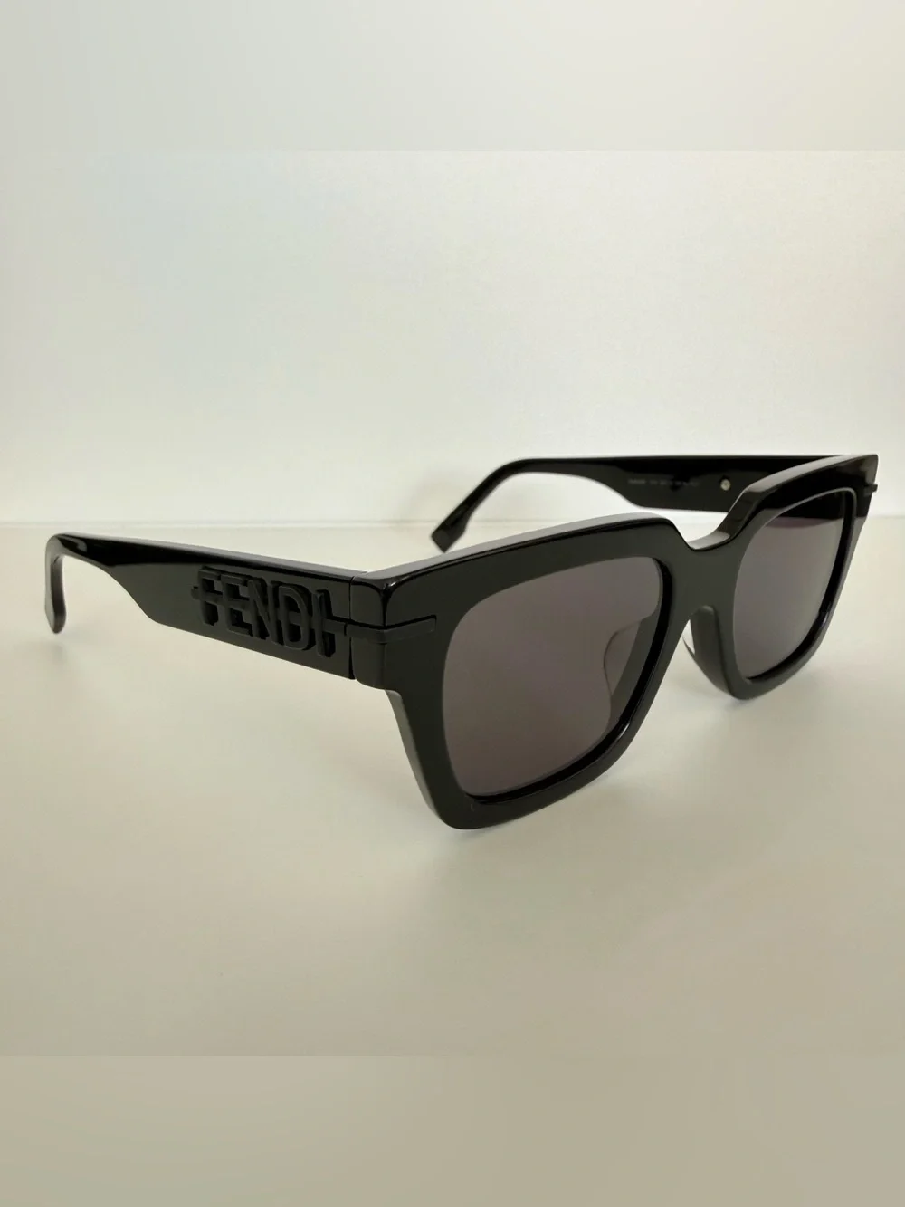 NEW!!! Fendi men sunglasses FE40078F 01A Authentic